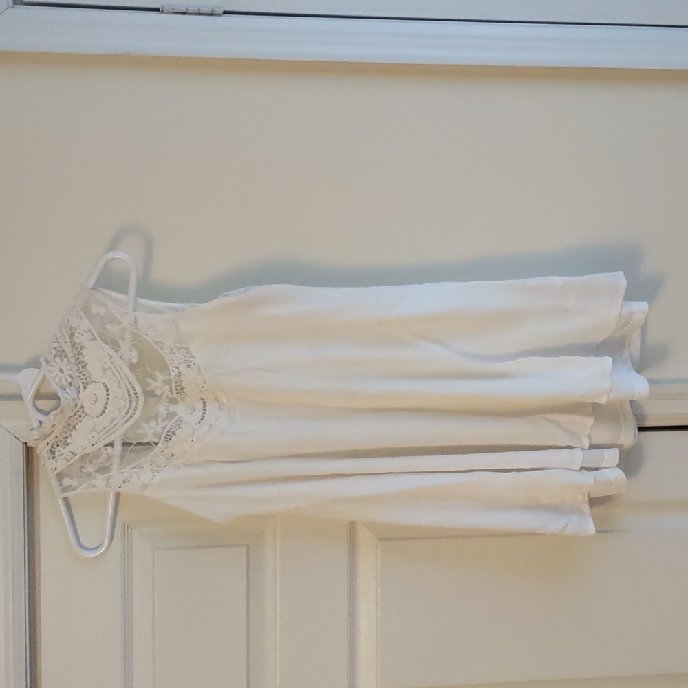 J for justify white lace top